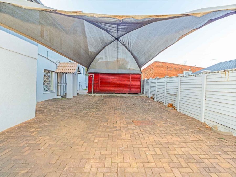 6 Bedroom Property for Sale in Schoemansville North West